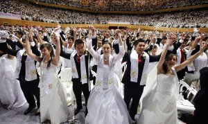 На стадионе в Южной Корее поженились 5200 пар